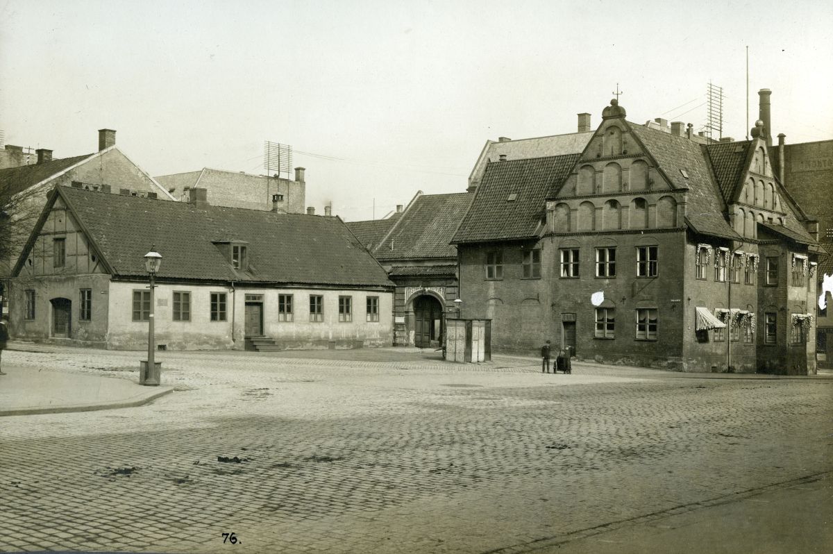 Svart-hvitt foto av Christiania Torg for lenge siden